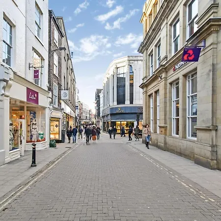 아파트 Fawkes Quarter In The Centre Of The City, Sleeps 6 *