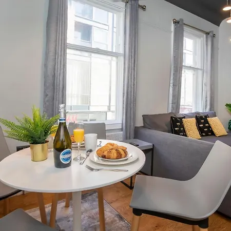 Fawkes Quarter In The Centre Of The City, Sleeps 6